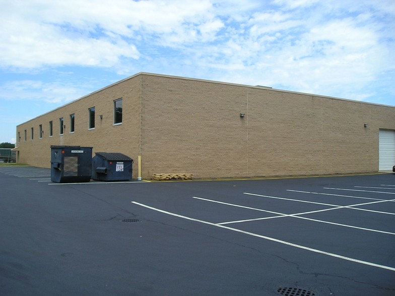 30 Crossways E, Bohemia, NY for lease - Building Photo - Image 3 of 7