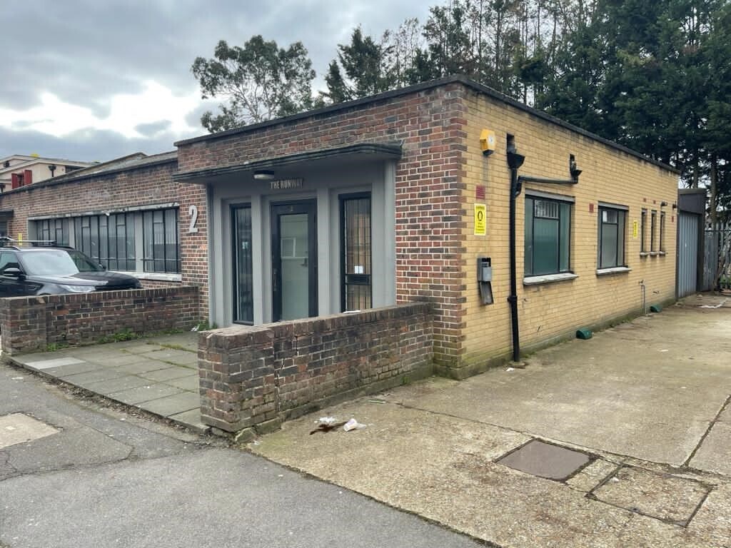 2 The Runway, Ruislip, MDS HA4 6SE