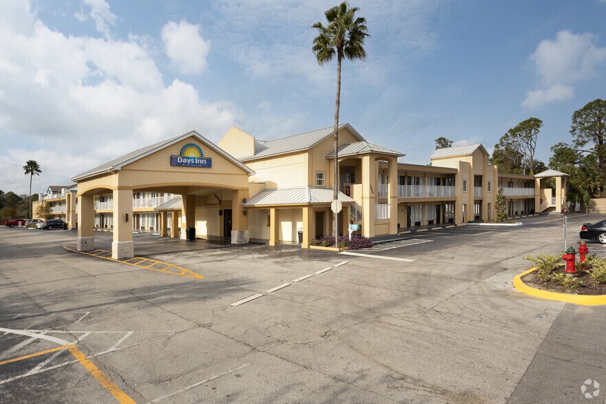 2904 Intl Speedway I95, Daytona Beach, FL for sale - Primary Photo - Image 1 of 1