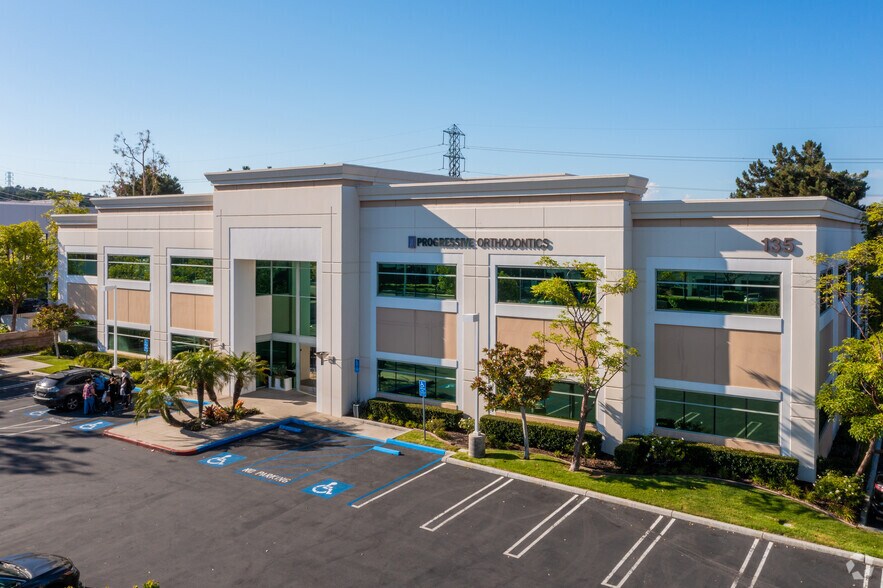 135 Columbia, Aliso Viejo, CA for lease - Building Photo - Image 2 of 5