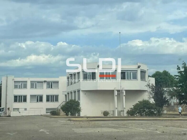 Office in Chassieu for lease - Building Photo - Image 1 of 6