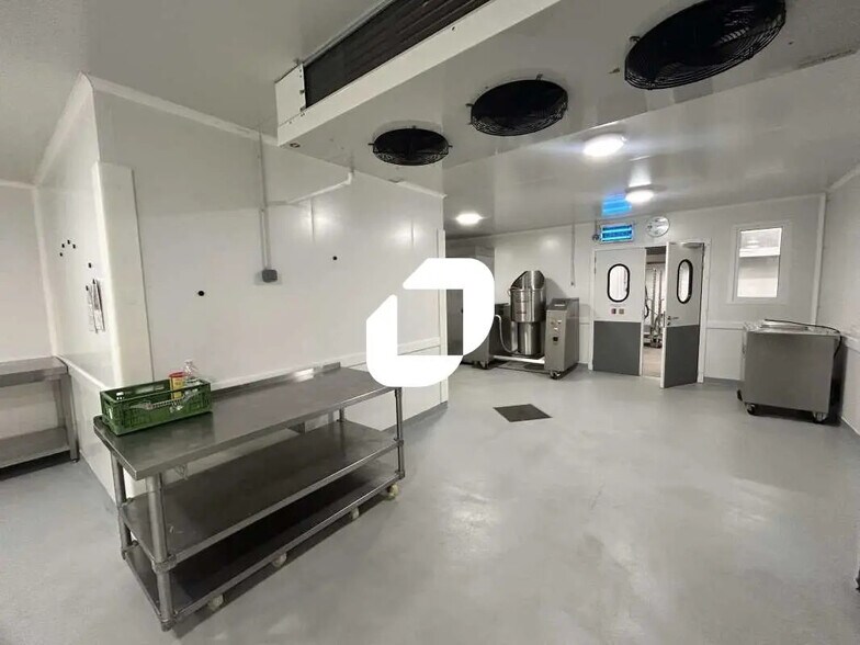 Flex in Eaubonne for lease - Building Photo - Image 3 of 40