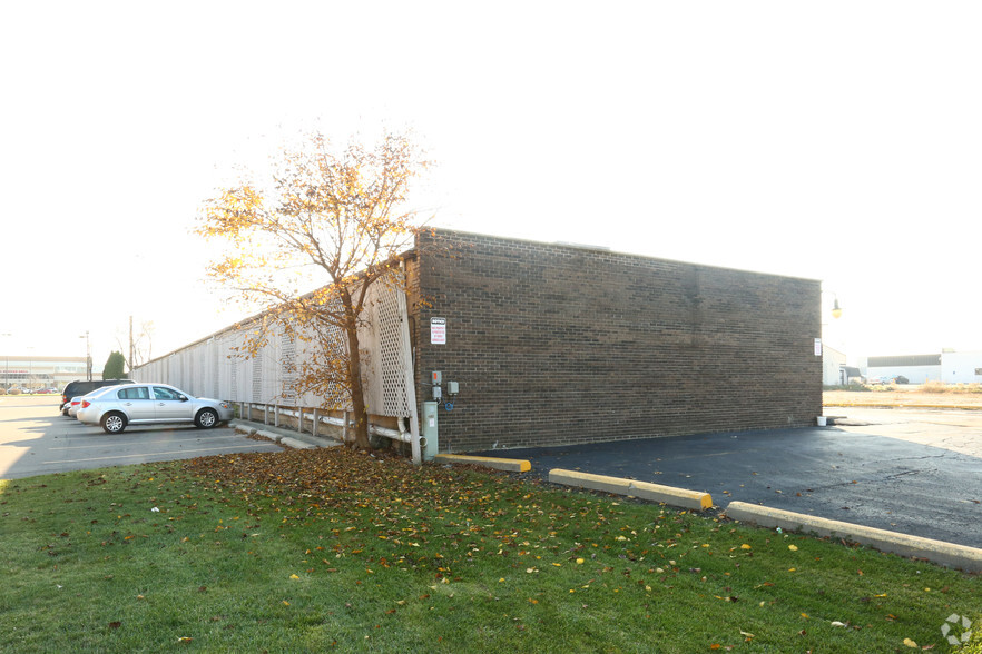 4067 E Court St, Burton, MI for lease - Building Photo - Image 3 of 6