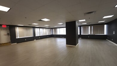 4939 Van Dam St, Long Island City, NY for lease Interior Photo- Image 2 of 3