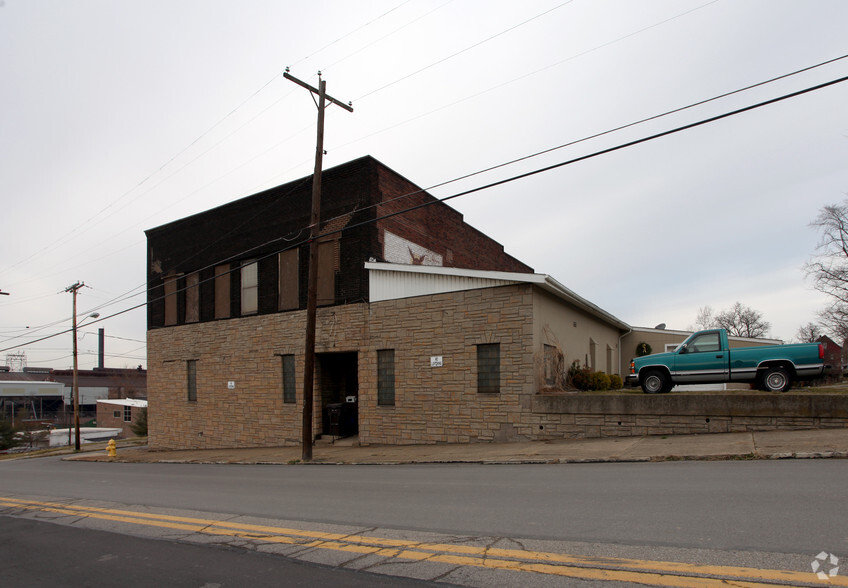 300 Roemer Blvd, Farrell, PA for sale - Primary Photo - Image 1 of 1