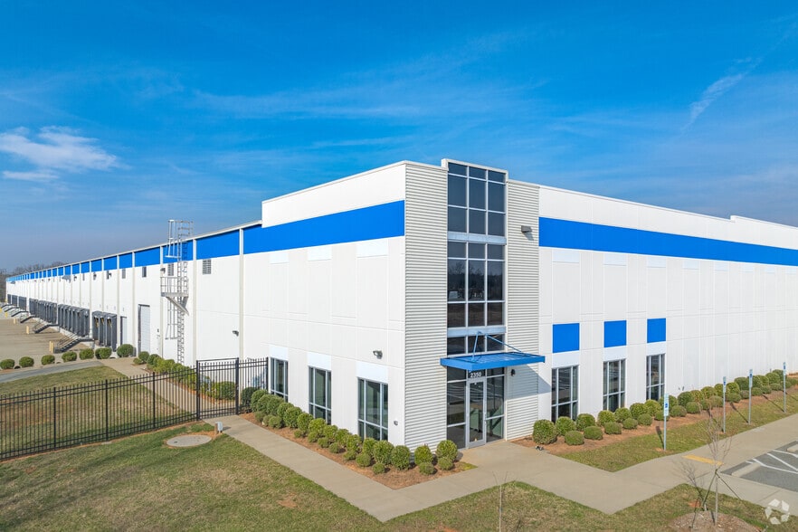 2350 Corporate Park Drive, Mebane, NC for lease - Building Photo - Image 1 of 20