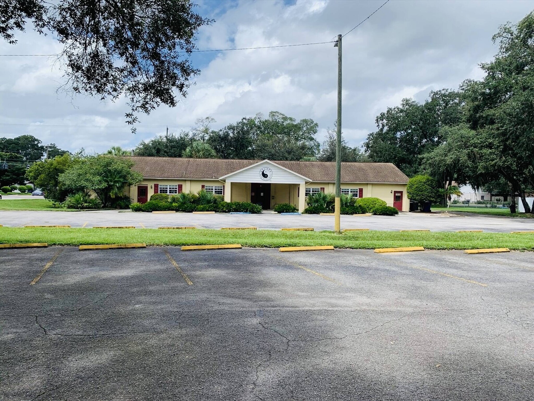 911 Bryan Rd, Brandon, FL for lease Building Photo- Image 1 of 5