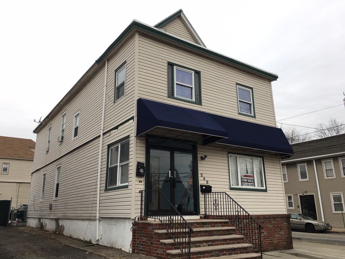 258 Lakeview Ave, Clifton, NJ 07011