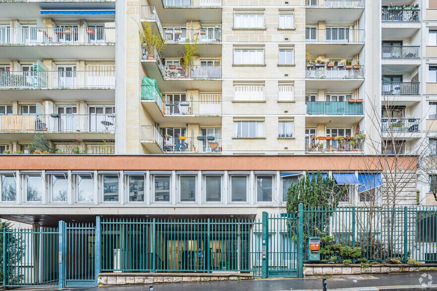 73 Rue Saint-Fargeau, Paris for sale - Building Photo - Image 2 of 4