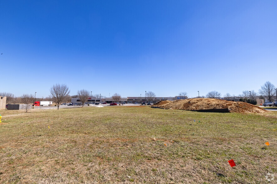 1401 Nashville Rd, Franklin, KY for lease - Primary Photo - Image 1 of 4