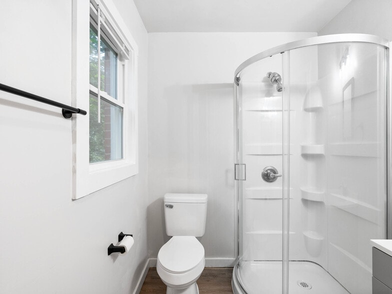 671 E Court St, Marion, NC for sale - Building Photo - Image 3 of 28