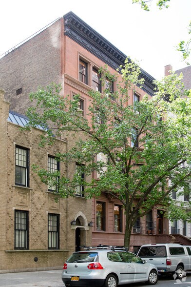 14 W 69th St, New York, NY for sale - Primary Photo - Image 1 of 37