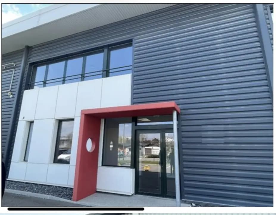Location Local d'activités 340 m² - Photo 1