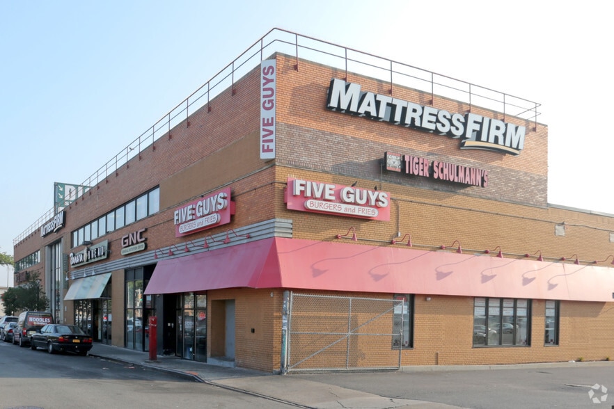 73-25 Woodhaven Blvd, Forest Hills, NY for lease - Building Photo - Image 3 of 6