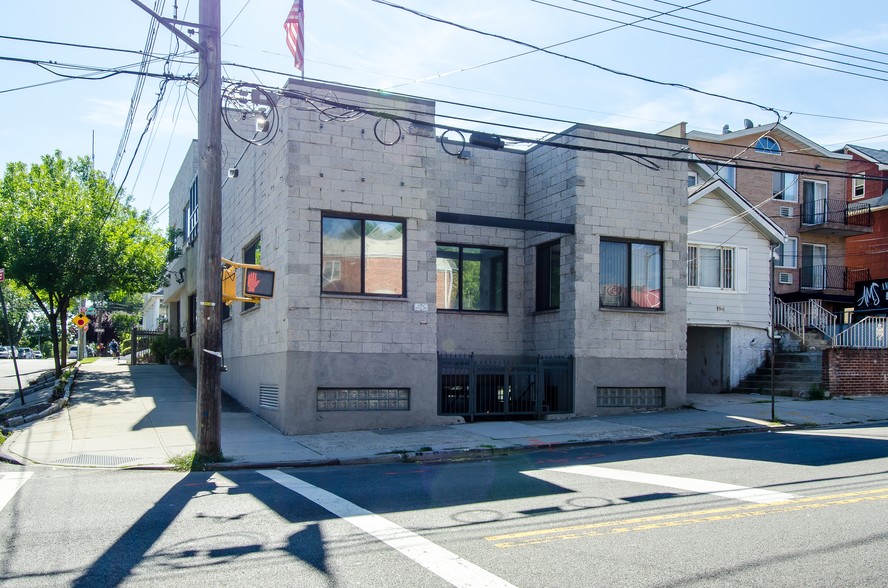 4301 162nd St, Flushing, NY for lease - Building Photo - Image 1 of 6