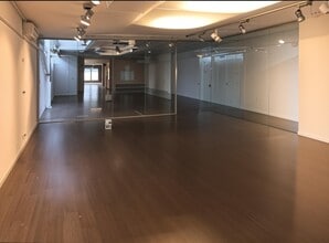 Retail in Barcelona, Barcelona for lease Interior Photo- Image 1 of 25