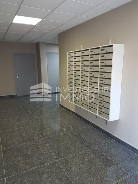 Office in Ris-Orangis for lease - Building Photo - Image 3 of 4