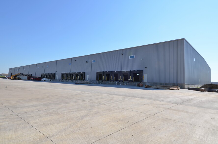 1145 Capital Dr SW, Cedar Rapids, IA for lease - Building Photo - Image 2 of 6