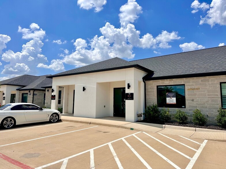 2001 Auburn Hills Pky, McKinney, TX for lease - Building Photo - Image 2 of 3