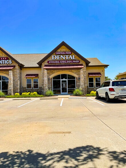 3101 S Center St, Arlington, TX for lease - Building Photo - Image 3 of 14