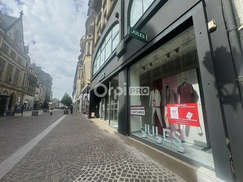Retail in Saint-Quentin for lease - Building Photo - Image 2 of 3