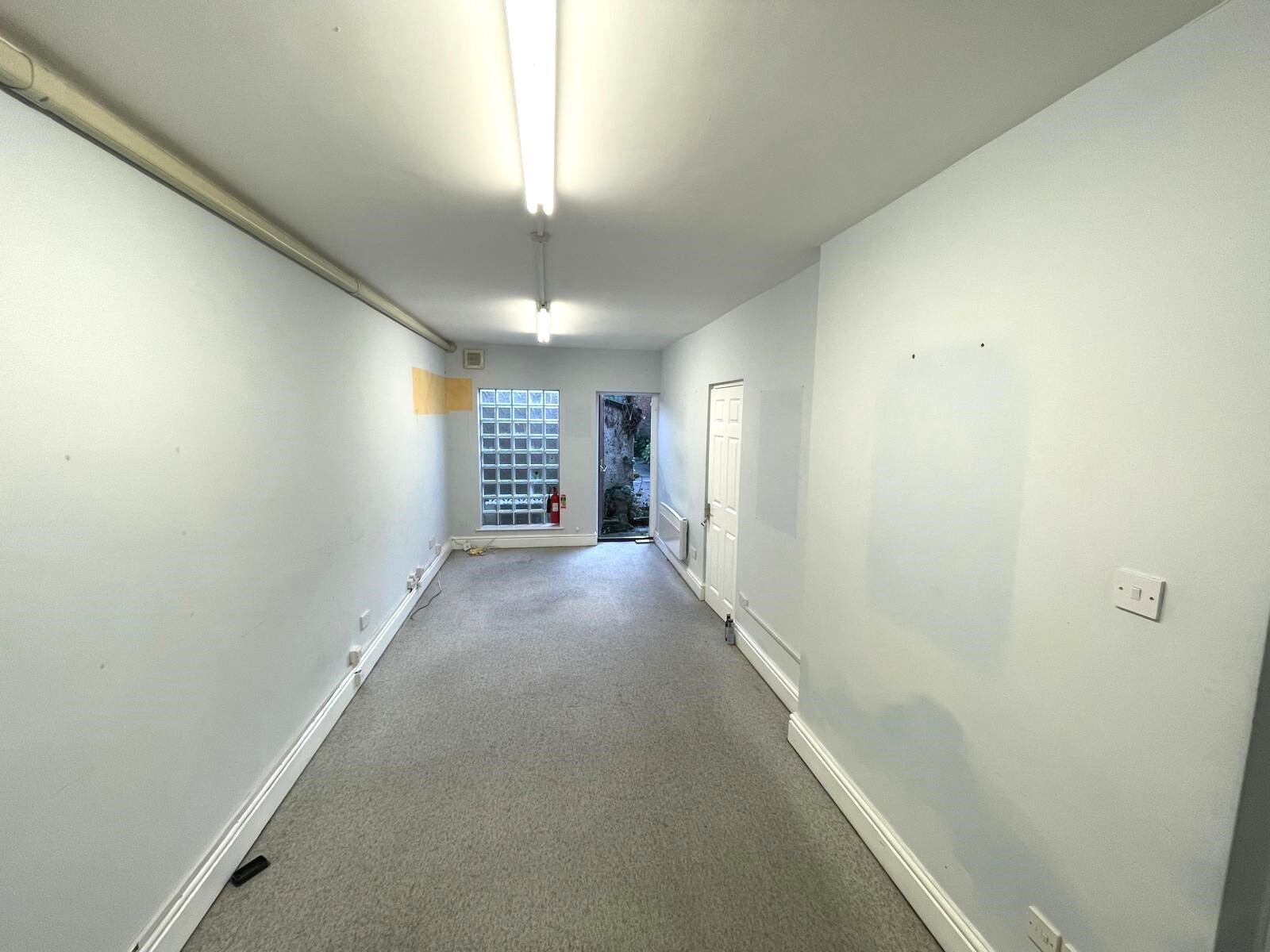 3B Dicconson Ter, Lytham St Annes for lease Interior Photo- Image 1 of 6