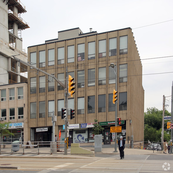 845-851 St Clair Av W, Toronto, ON for lease - Primary Photo - Image 1 of 15