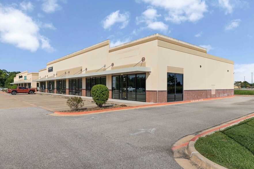 780 Clear Lake City Blvd, Webster, TX for lease - Building Photo - Image 2 of 14