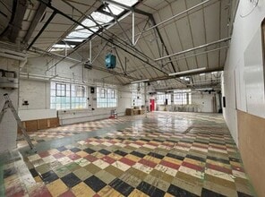 Eastern Av, Dunstable for lease Interior Photo- Image 1 of 2