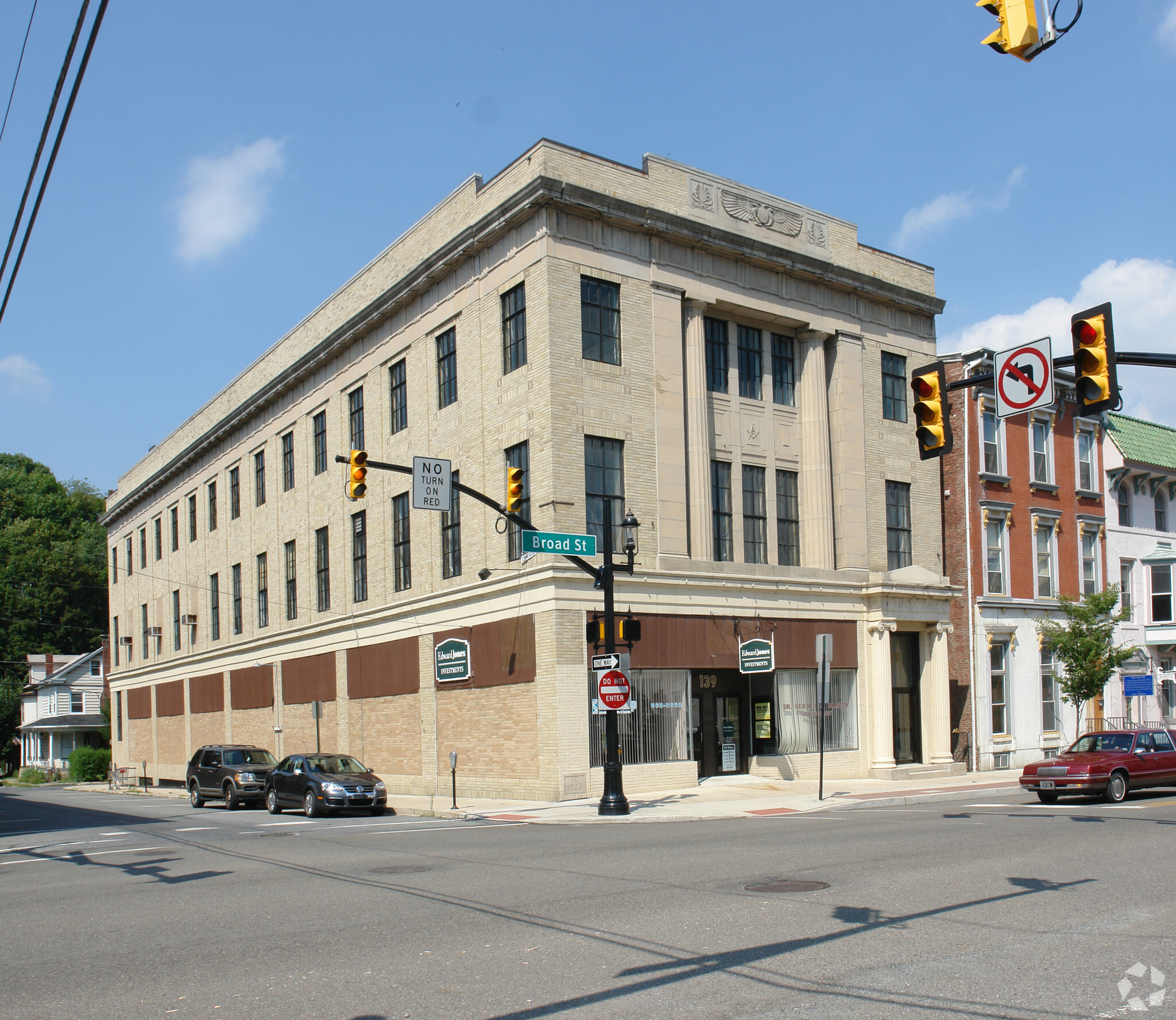 139 W Broad St, Tamaqua, PA for sale Primary Photo- Image 1 of 1