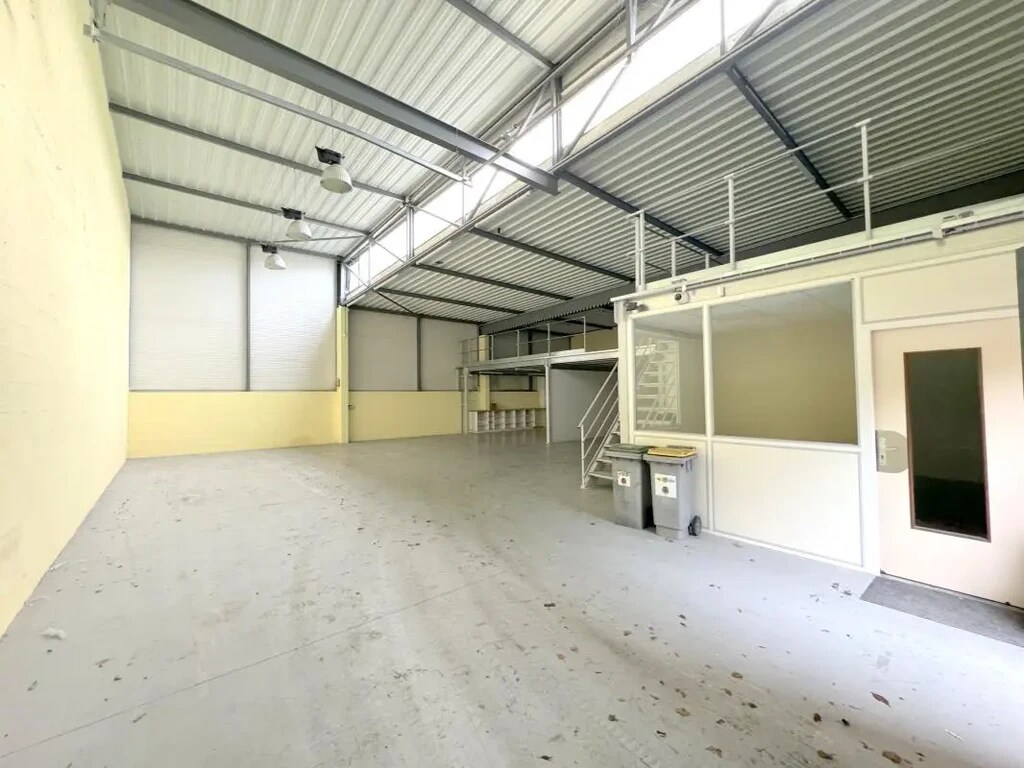 Location Local d'activités 44 m² à 428 m² - Photo 1