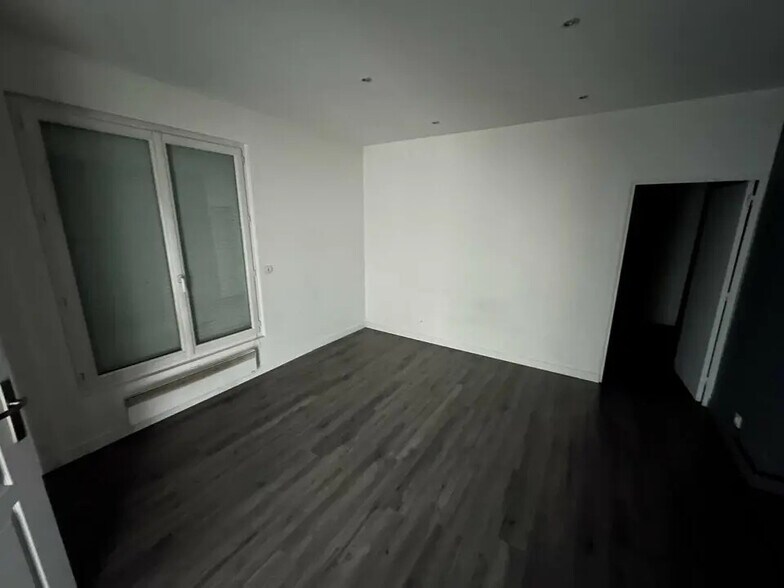 Retail in Maisons-Alfort for lease - Interior Photo - Image 3 of 4