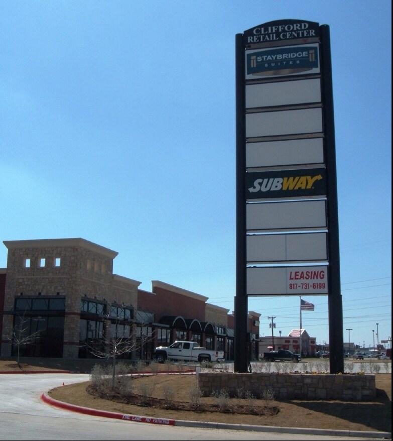 301 Clifford Center Dr, Fort Worth, TX 76108
