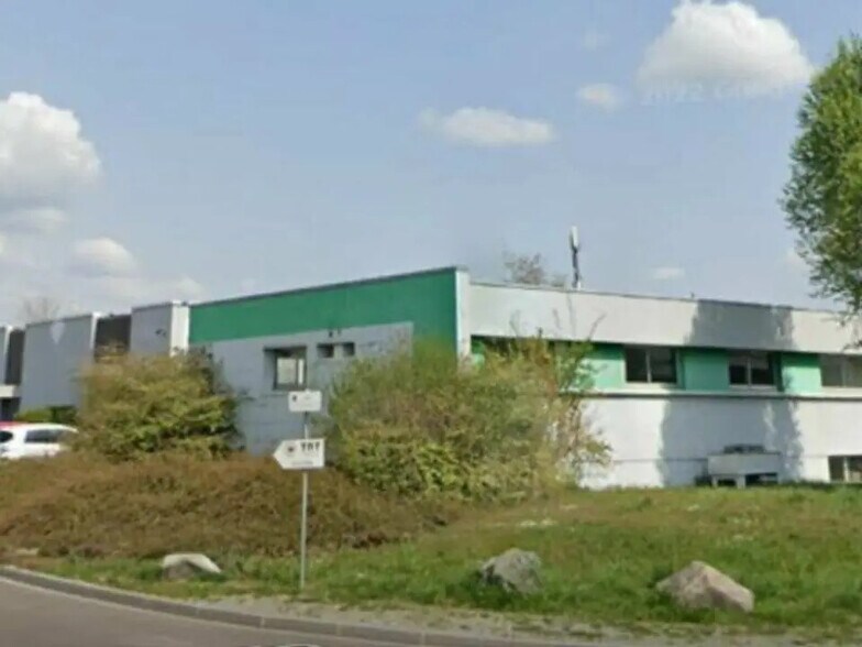 Flex in Essert for lease - Building Photo - Image 2 of 3