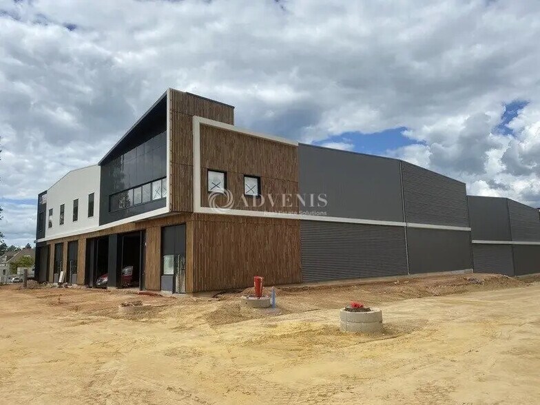 Flex in Plaisir for sale - Building Photo - Image 3 of 8