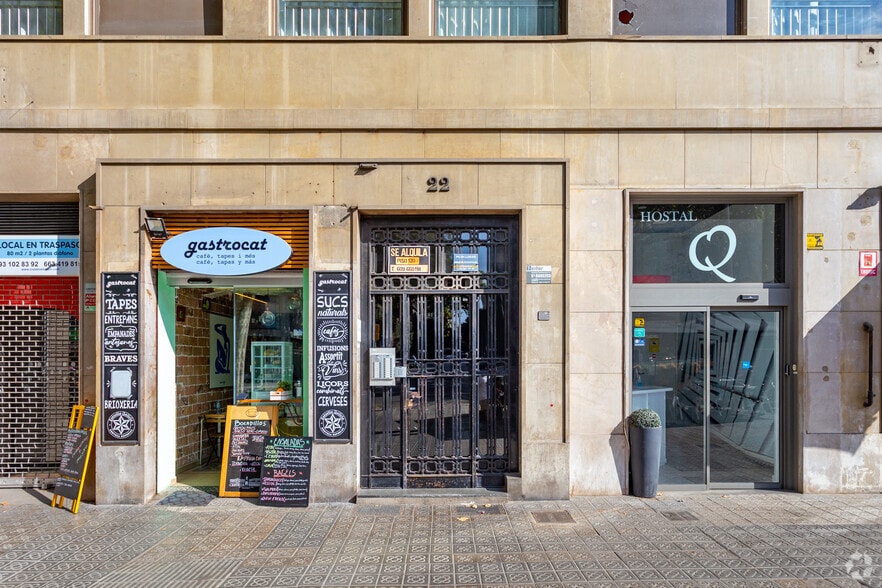 Retail in Barcelona, Barcelona for lease - Building Photo - Image 3 of 6