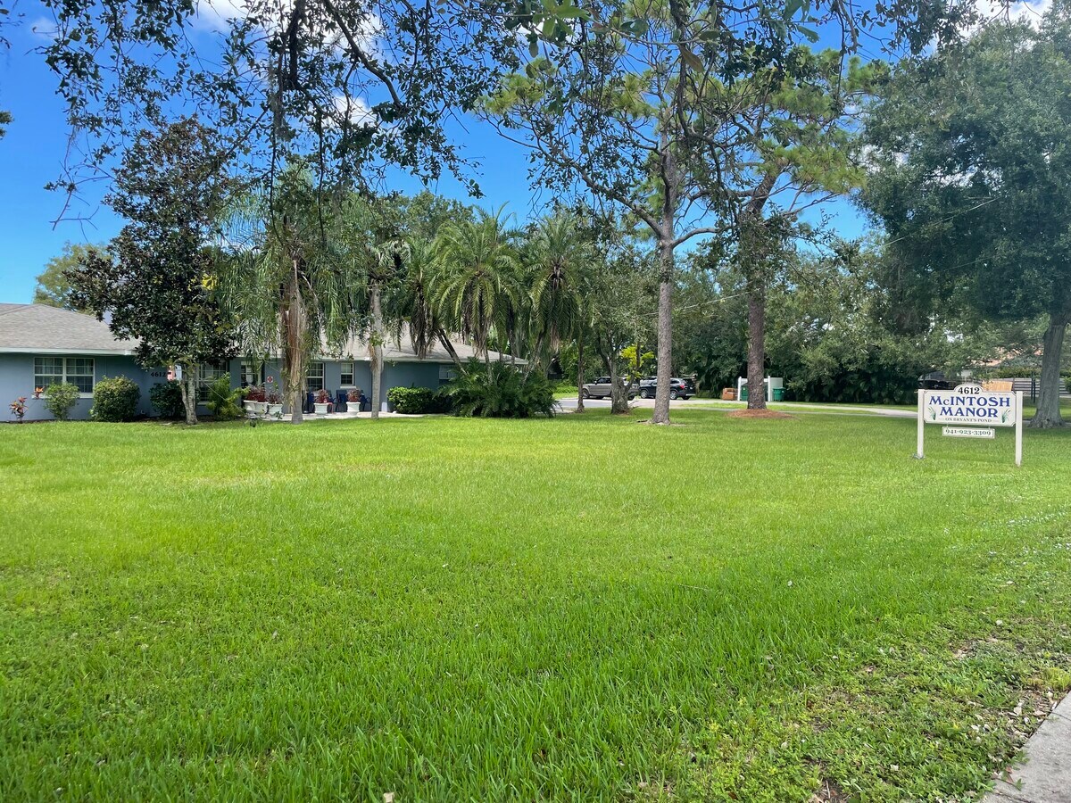 4612 Mcintosh Rd, Sarasota, FL 34233