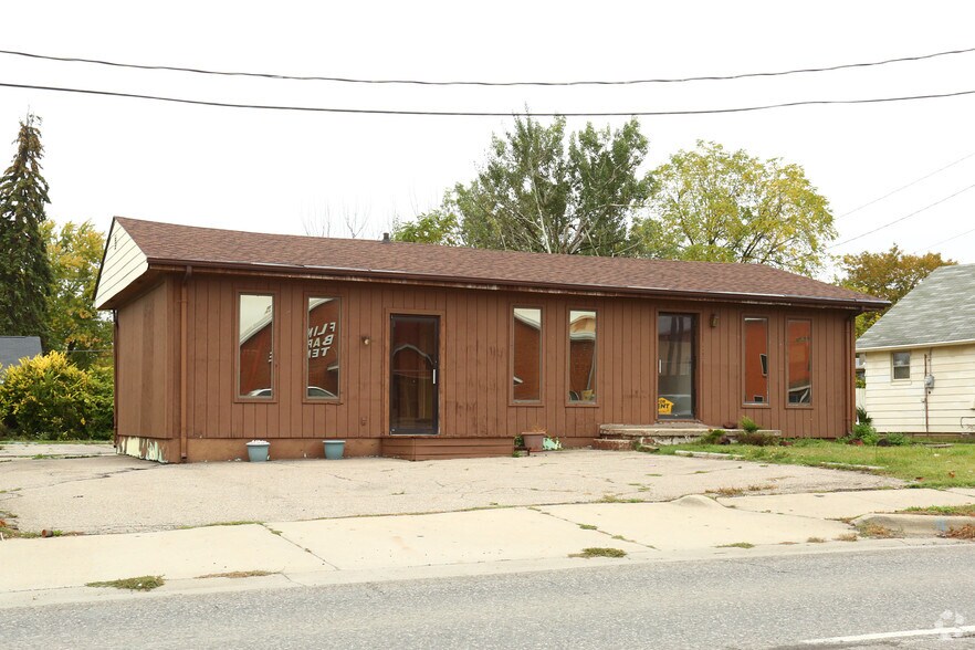 1423-1427 E Bristol Rd, Burton, MI for sale - Primary Photo - Image 1 of 1