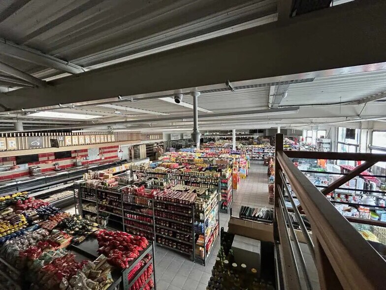 Retail in Saint-Quentin for sale - Building Photo - Image 3 of 9