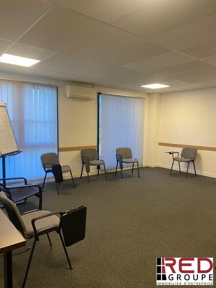 Flex in Aubagne for sale - Building Photo - Image 2 of 6