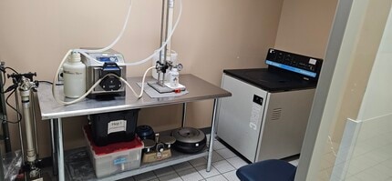 5485 Rue Paré, Mt Royal, QC for lease Interior Photo- Image 1 of 5