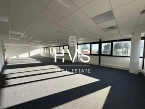 355 Rue Louis De Broglie, Aix-en-Provence for lease Interior Photo- Image 2 of 9