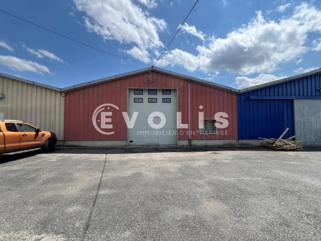 Flex in Trévoux for lease Building Photo- Image 1 of 6