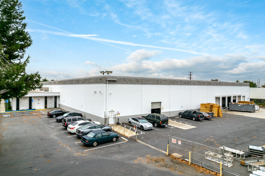 1111-1121 W Artesia Blvd, Compton, CA for lease - Primary Photo - Image 1 of 6