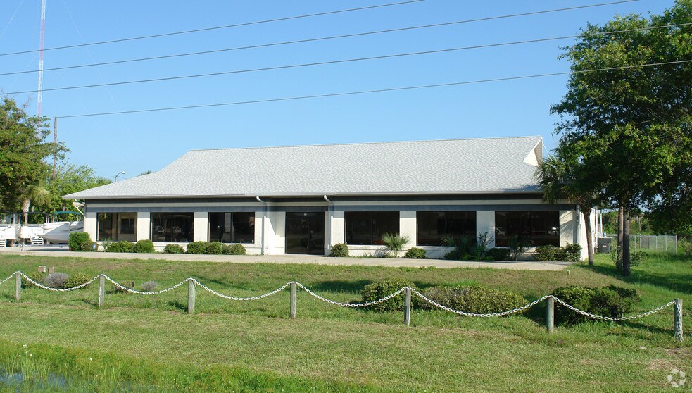 177 N Causeway, New Smyrna Beach, FL for sale - Primary Photo - Image 1 of 1