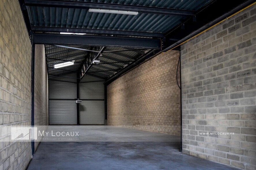 Flex in Cormeilles-en-Parisis for lease - Interior Photo - Image 3 of 6