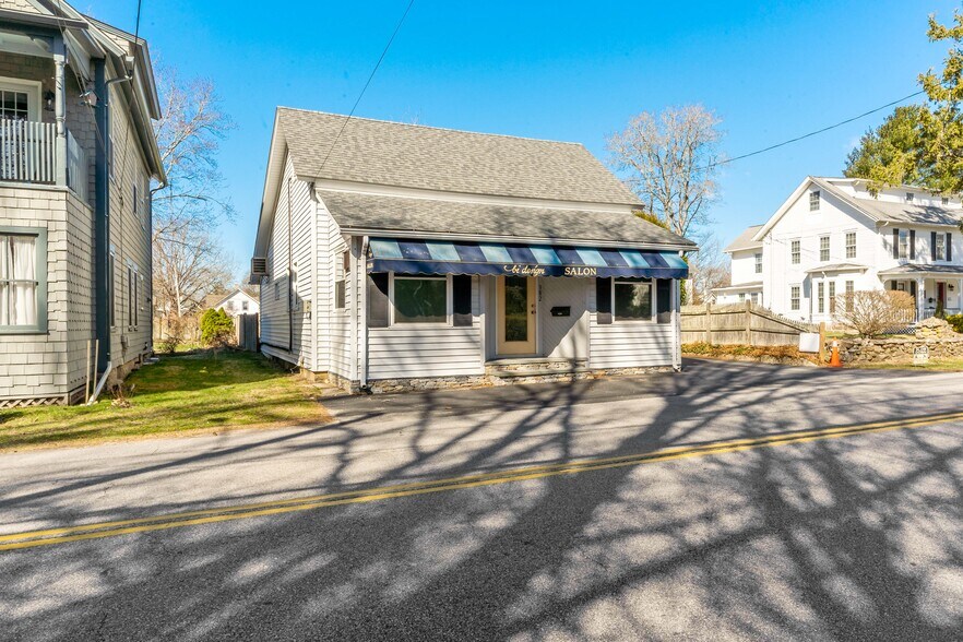 382 Woodruff Ave, South Kingstown, RI for sale - Primary Photo - Image 1 of 1