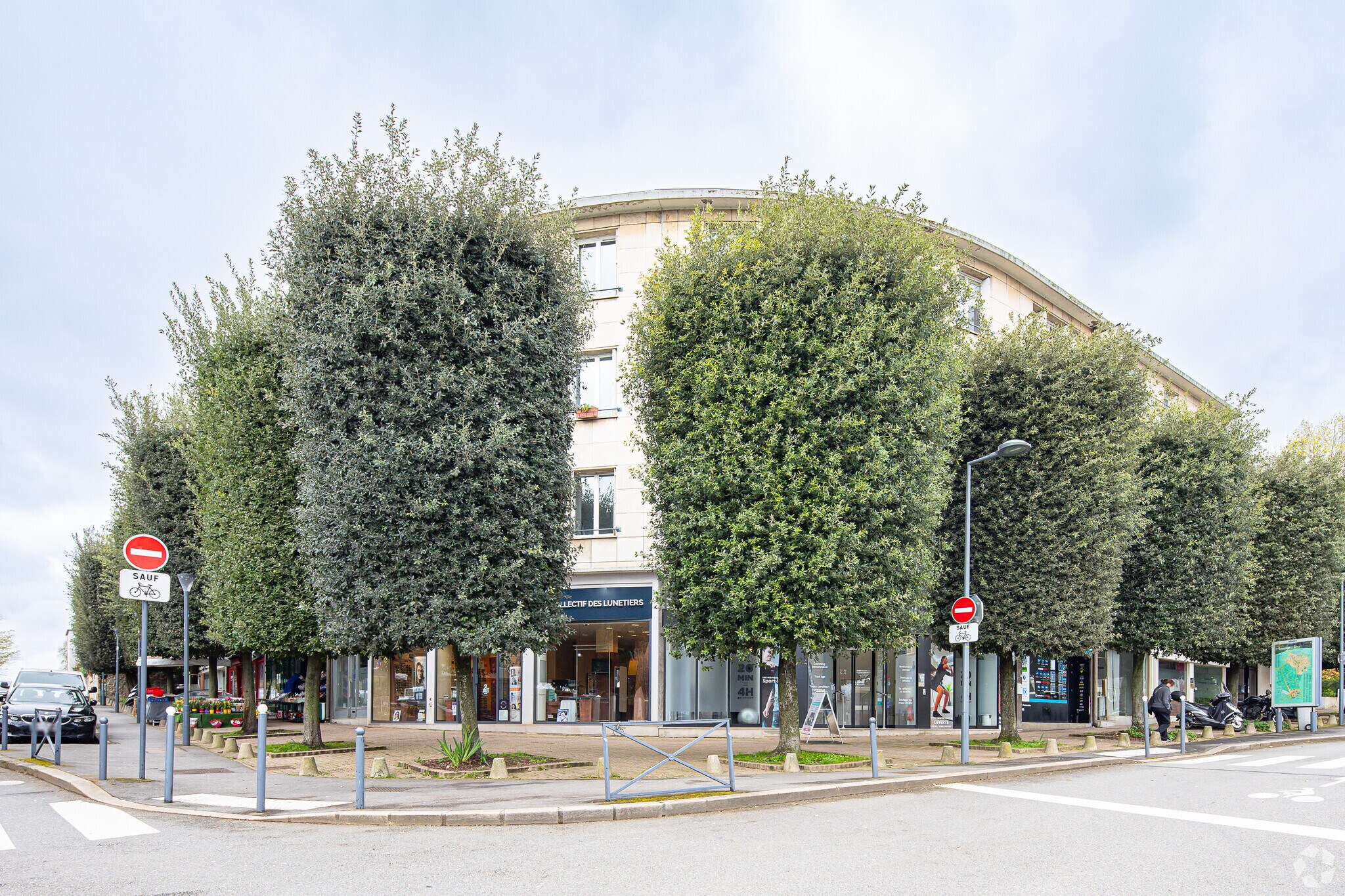 Multifamily in 21-25 Rue Claude Dalsème, Meudon for sale Primary Photo- Image 1 of 3