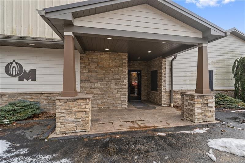 114 Oil Ln, Hunker, PA for lease - Primary Photo - Image 1 of 31