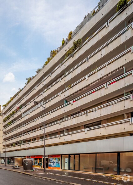 39-47 Rue Du Docteur Blanche, Paris for sale - Building Photo - Image 2 of 3